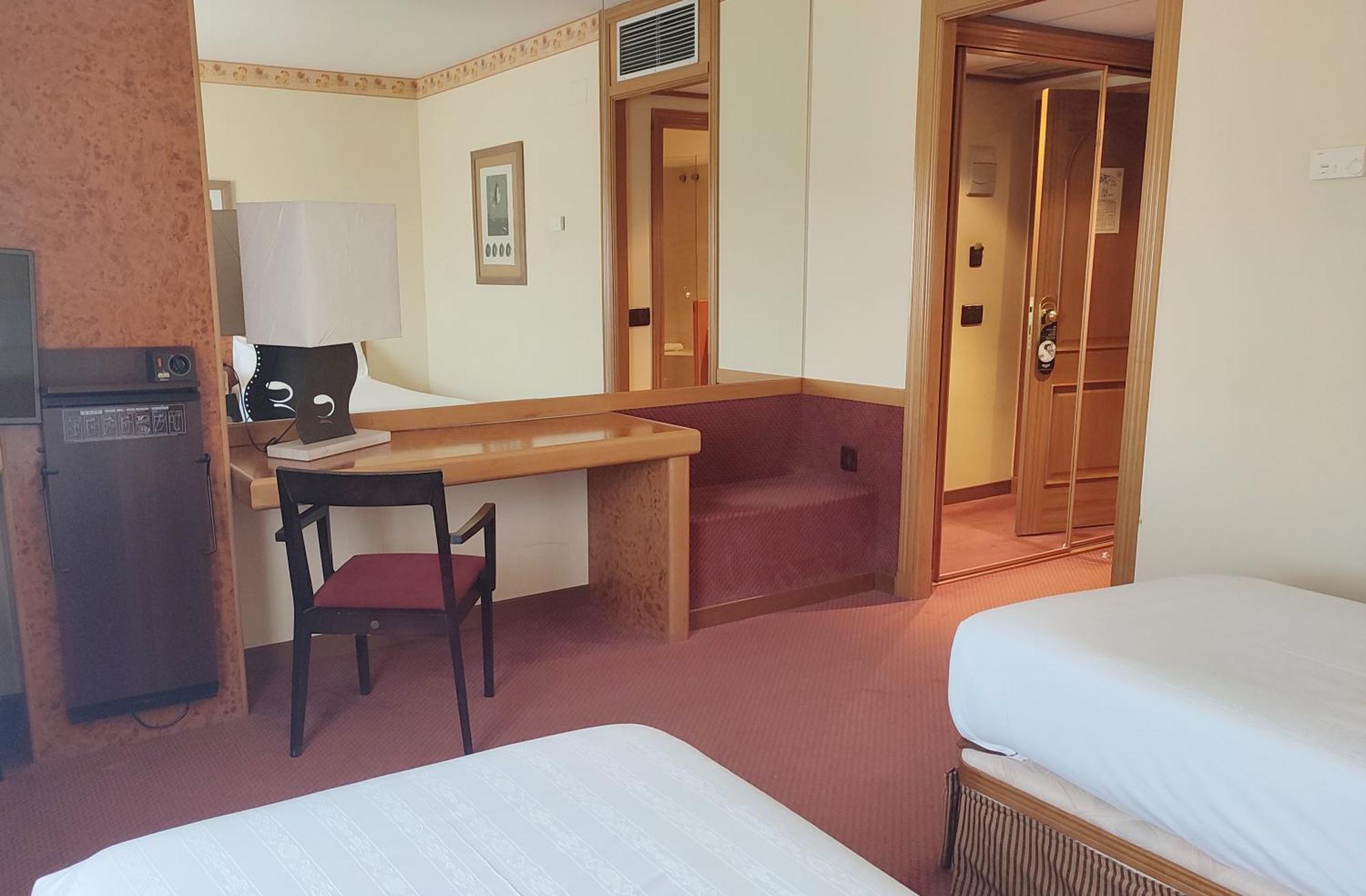 Hotel Sercotel Cuatro Postes Avila Exterior photo