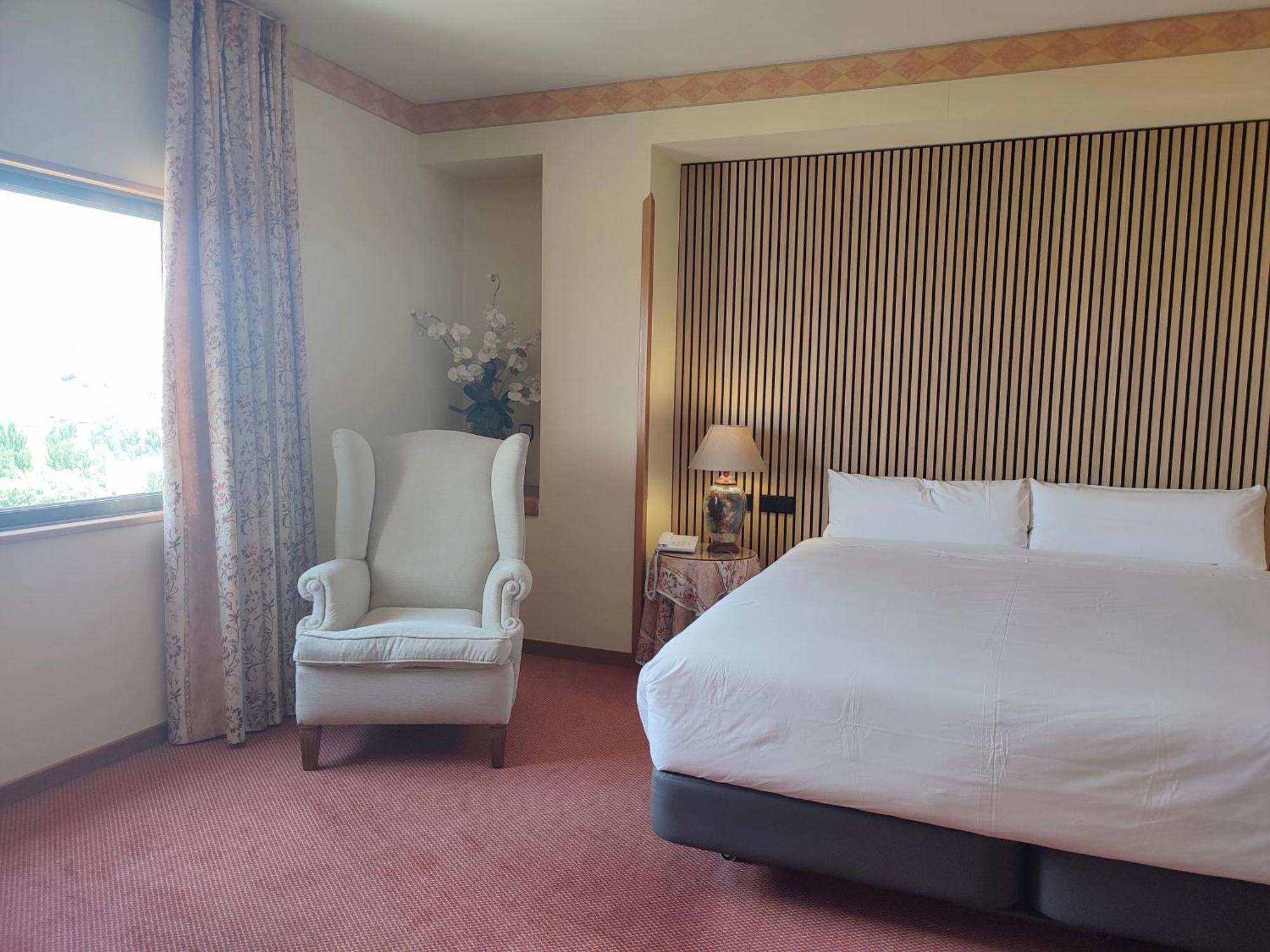 Hotel Sercotel Cuatro Postes Avila Exterior photo