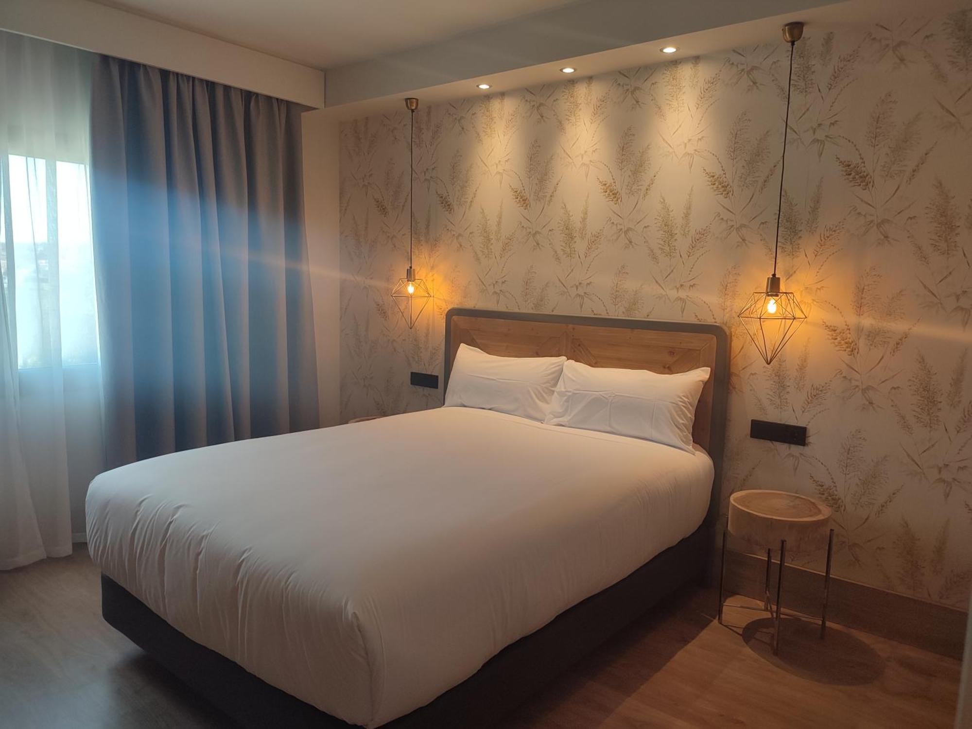 Hotel Sercotel Cuatro Postes Avila Exterior photo