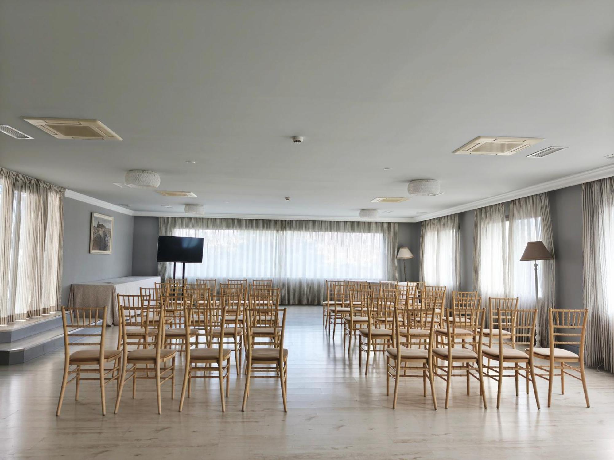 Hotel Sercotel Cuatro Postes Avila Exterior photo