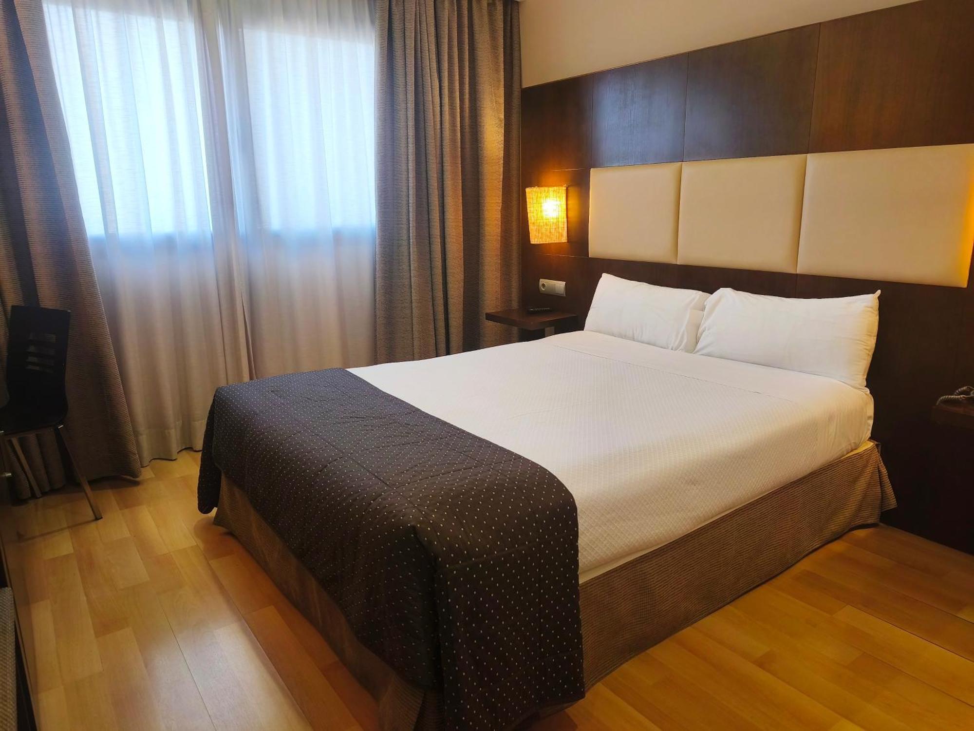 Hotel Sercotel Cuatro Postes Avila Exterior photo
